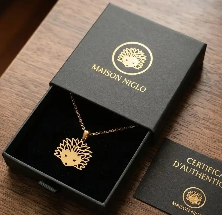 Coffret cadeau collier Niglo dans son écrin gravé